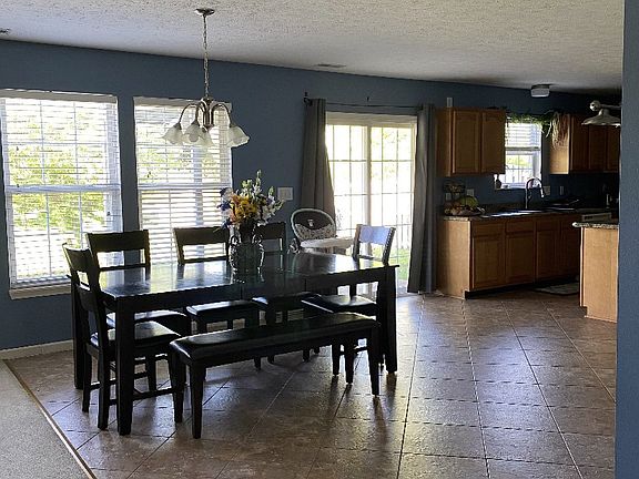 3rd image of 105 Trowbridge Dr
