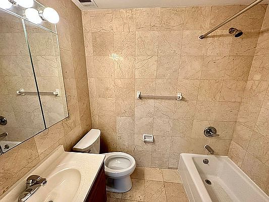 4th image of 229 E 13th St #2E