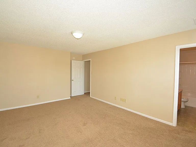 5660 Grassy Bank Dr — Photo 16