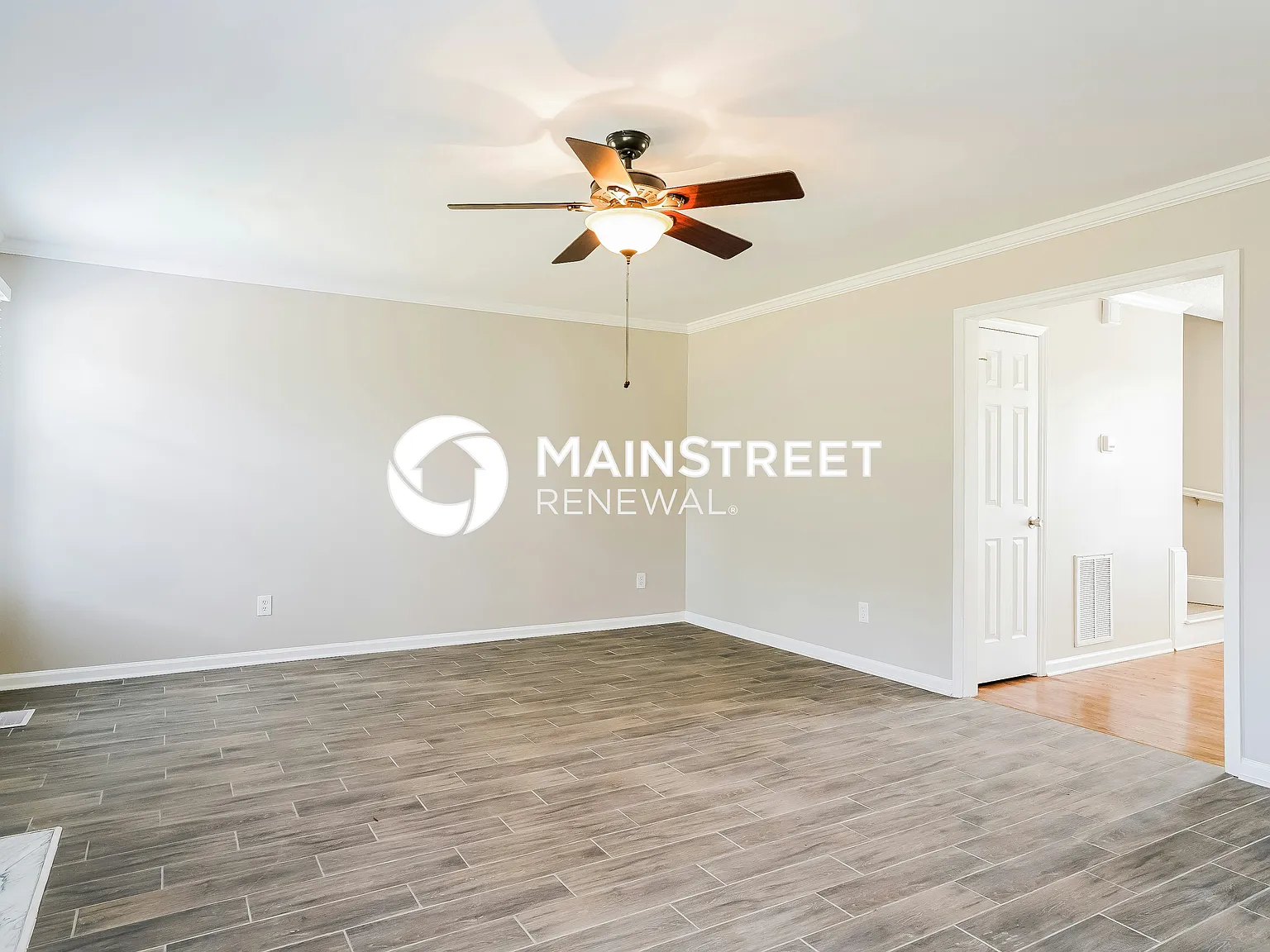 1013 Holland Ridge Drive — Photo 2
