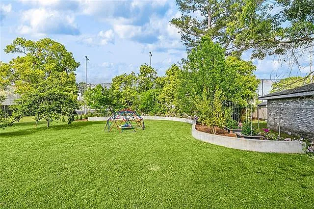 221 Highway Dr — Photo 31