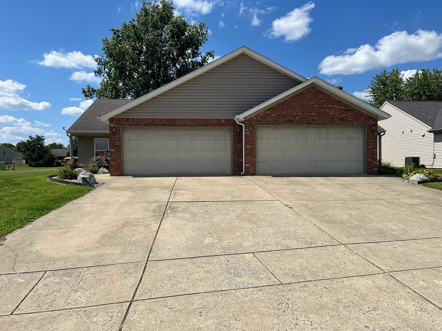 3 bed, $1,600 — Photo 2