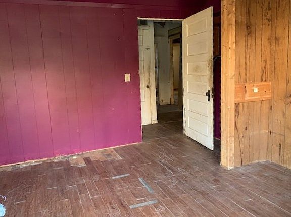 3rd image of 213 Severt St