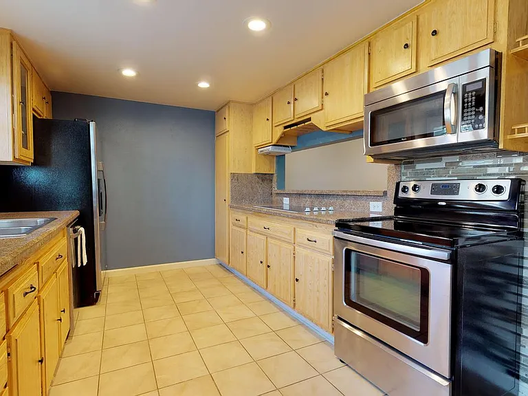 2112 Warfield Ave #5 — Photo 4