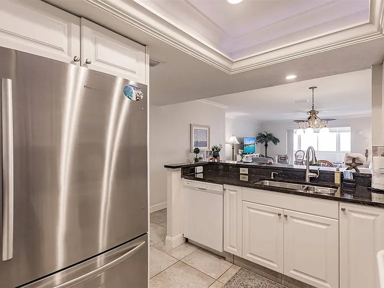 1125 W Peppertree Dr #605 — Photo 13