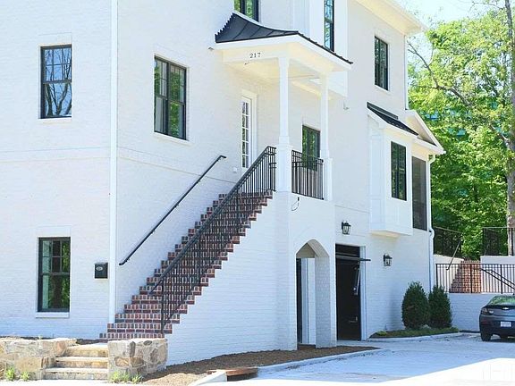4th image of 225 Meadowmont Ln #C