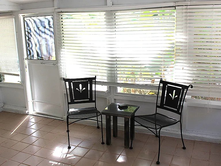 E Riverside Dr — Photo 9