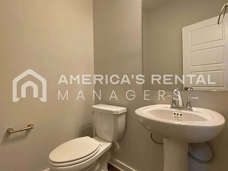 7950 Saint James Dr — Photo 3