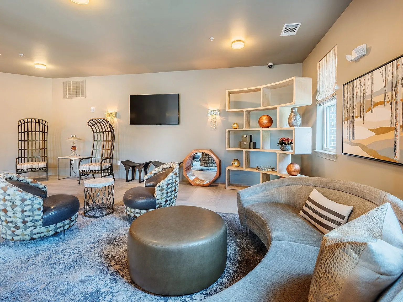 Centre Pointe Apartments — Photo 2