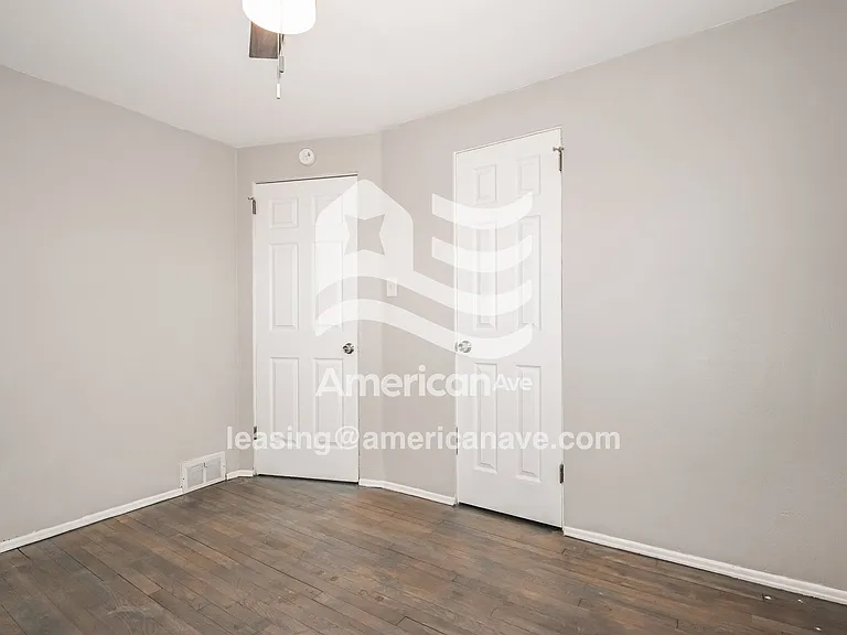 1372297_009_wm_-_main_bedroom_13526744.jpg