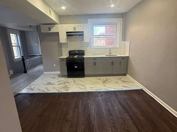 3rd image of 47 Roseville Ave #3