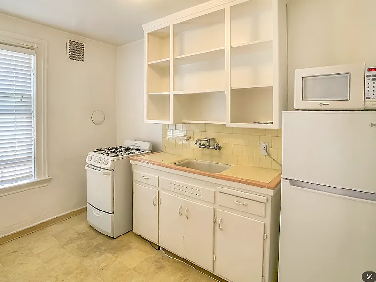 2427 Durant Ave #6 — Photo 2