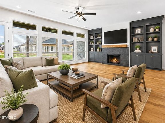 4th image of 8900 Comet Dr
