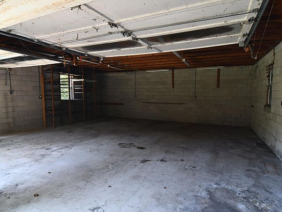 4th image of 1436 Mangum St