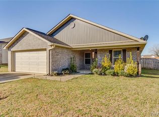 94 Azalea Ln, Moundville, AL 35474