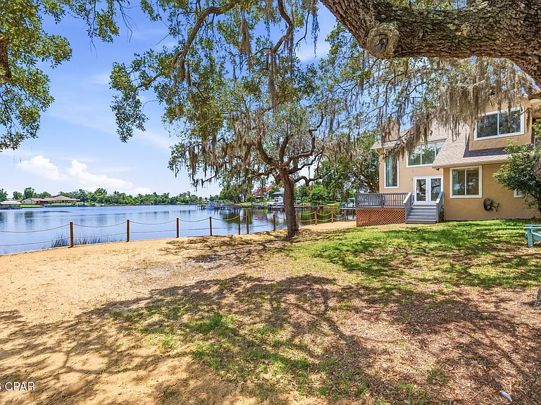 2718 Country Club Dr — Photo 28