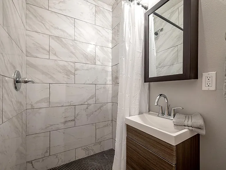 225 W Hiawatha St #2 — Photo 4