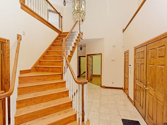 2nd image of 7 Oakbrook Blvd