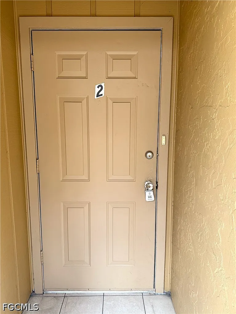 2 bed, 1.0 bath, 920 sqft, $1,100 — Photo 2