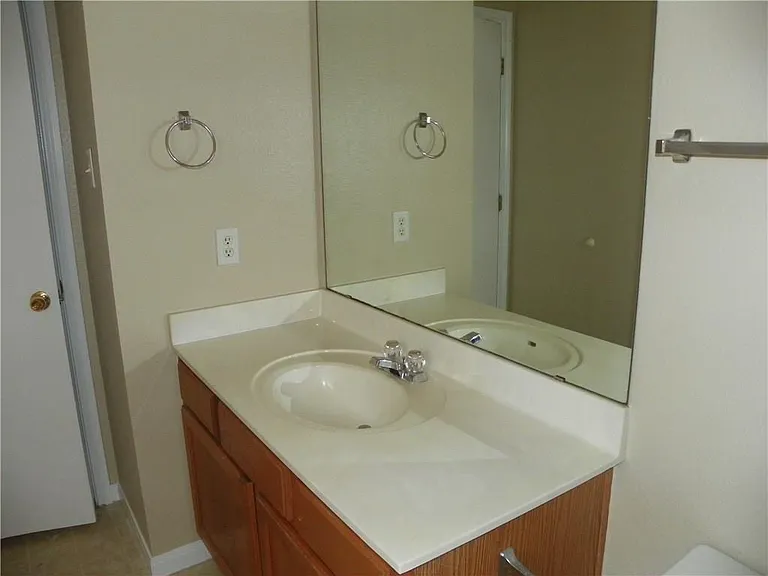 203 Marvin Cv — Photo 15