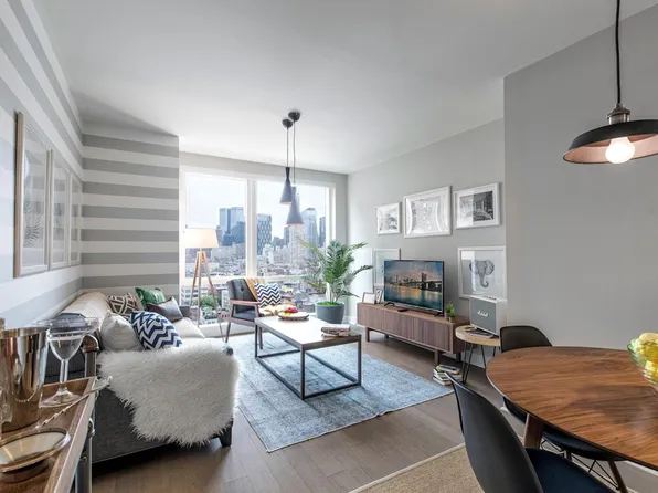 450 West 42nd Street image 1 of 21