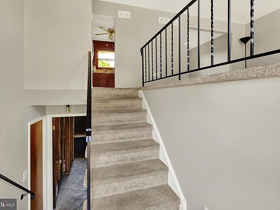 4th image of 520 Edison Ct