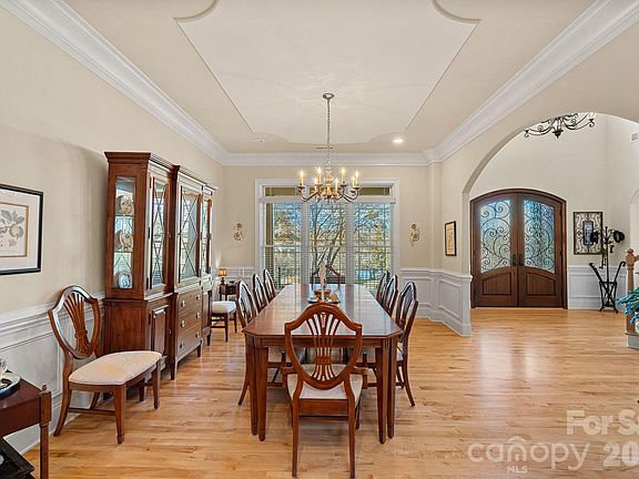 5th image of 8056 Windsong Rd