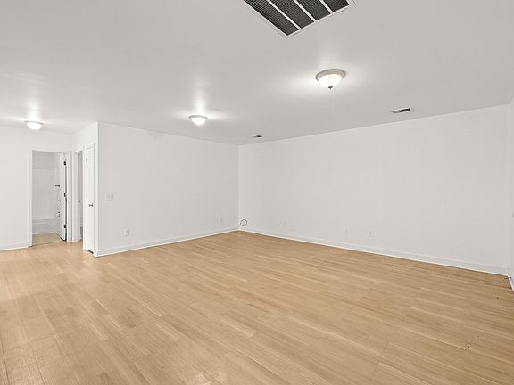 3rd image of 1093 King St APT C
