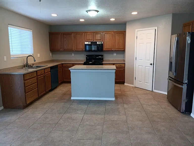6523 Avenida Madrid NW — Photo 2