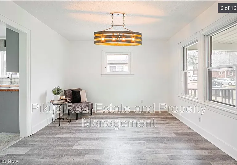 1033 Chandler Ave — Photo 6