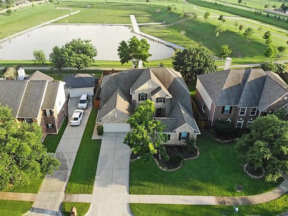 Sprawling 2 story home with no rear neighbors. Easy access to greenbelt.