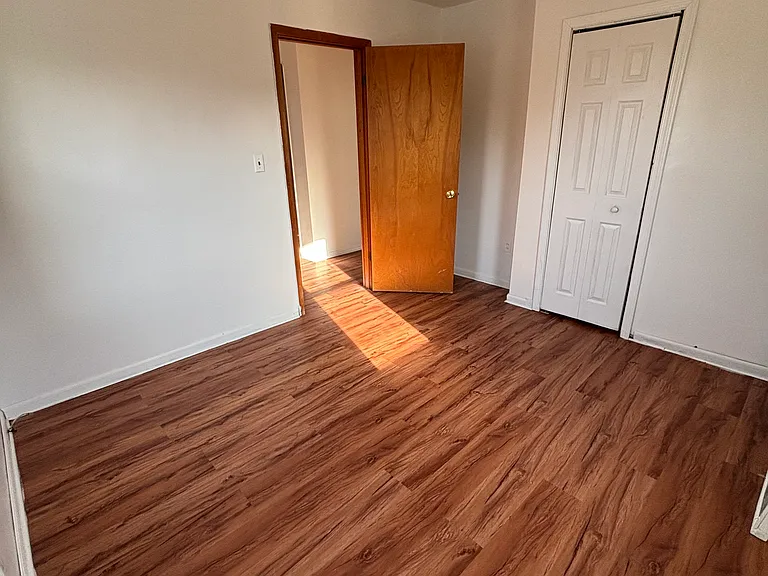 904 Jefferson St — Photo 12