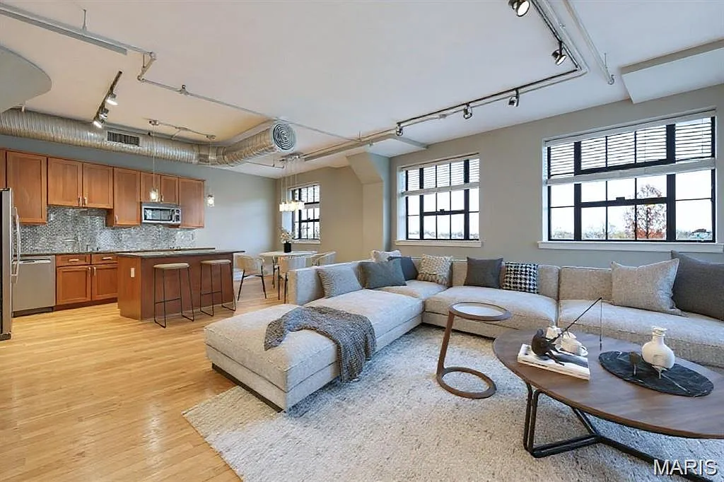 2 bed, 2.0 bath, 1620 sqft, $2,500 — Photo 3