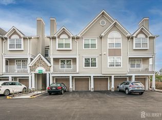 10 Guisborough Way, Edison, NJ 08820