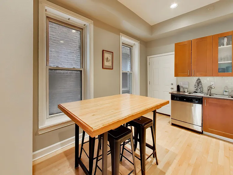 1729 W Erie St #2N — Photo 6