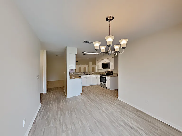 1694 Ashwood Cir — Photo 6