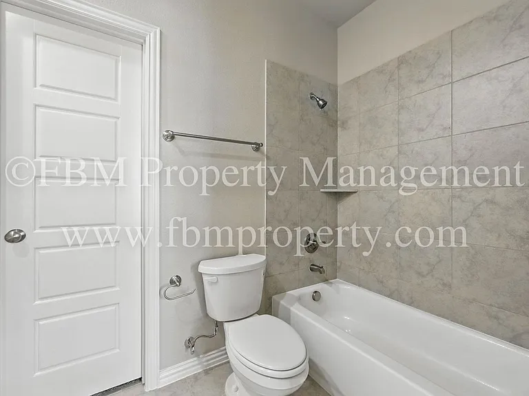 2120 Dena Dr — Photo 5