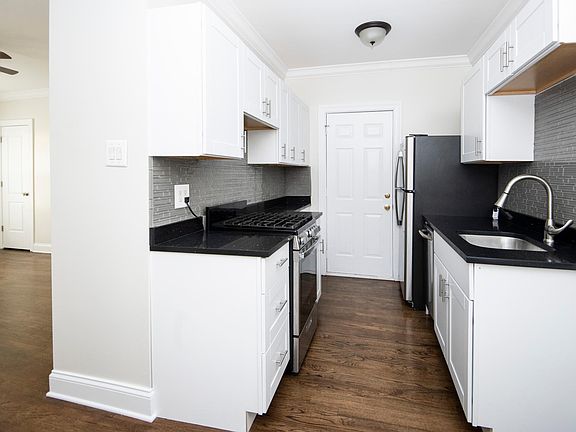 3rd image of 3821-23 N Greenview Ave #3821-3E