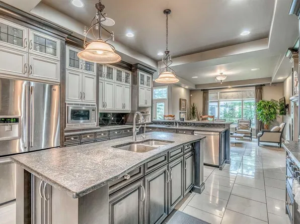 75 S Wentworth Ter SW, Calgary, AB T3H 0C9