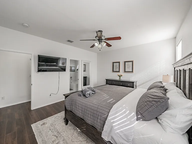 2304 Hickory Ct — Photo 46