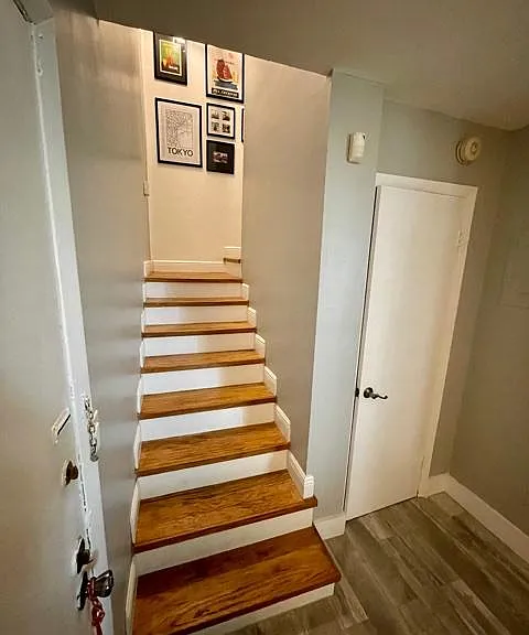 Foyer/Stairs