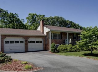 900 Debra Ln, Salem, VA 24153