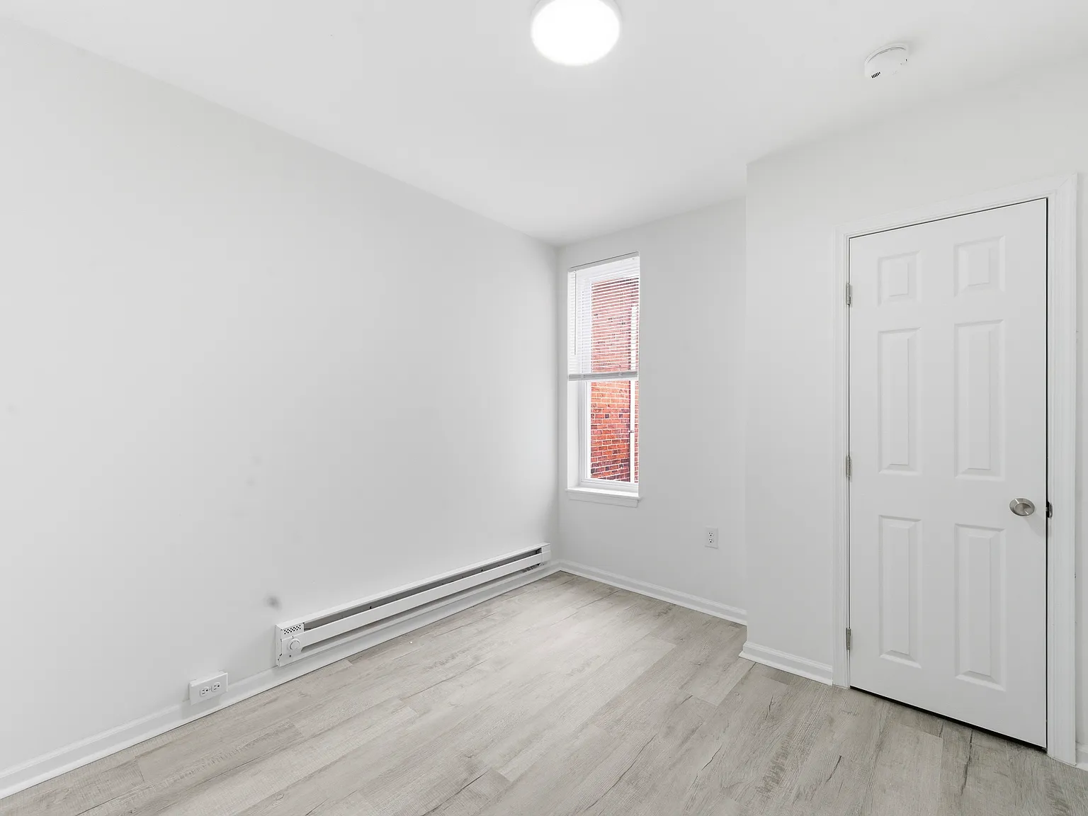 4 bed, 1068 sqft, $1,990 — Photo 3
