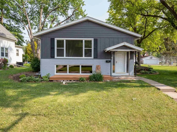 1435 26th Ave, Moline, IL 61265