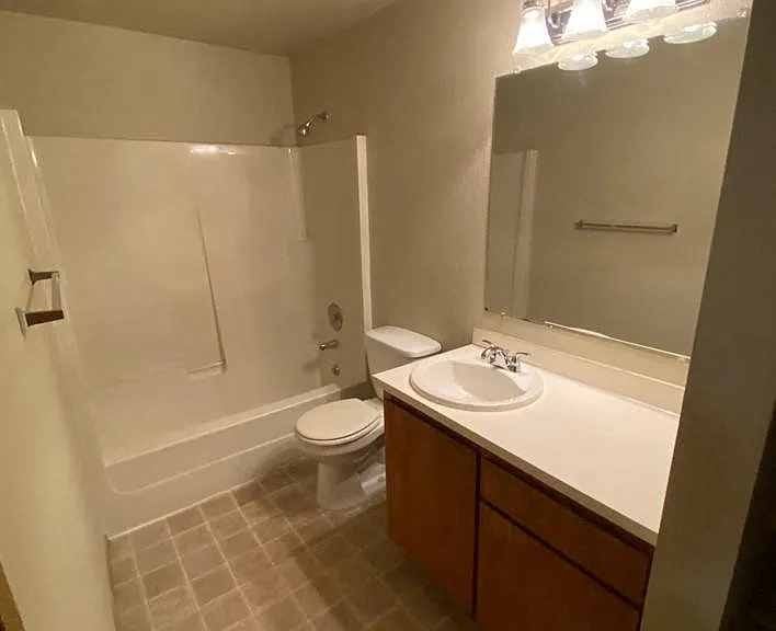 ALLEN CREEK APARTMENTS — Photo 17