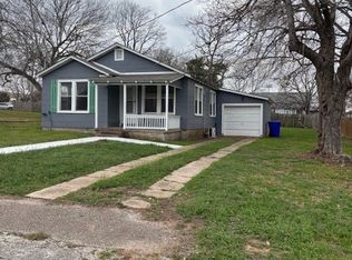 308 Poth St, Yoakum, TX 77995