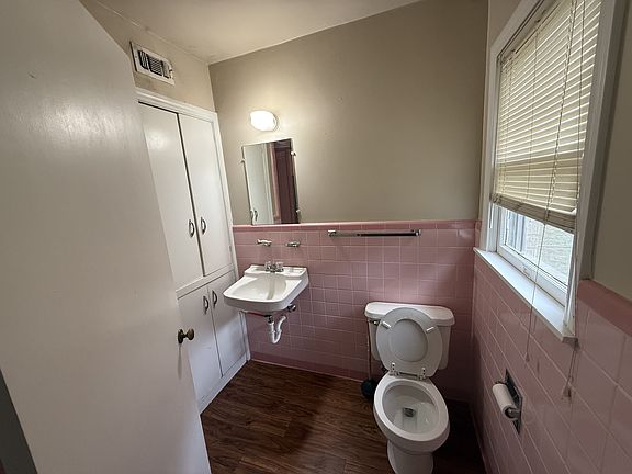 4th image of 608 W Kings Rd