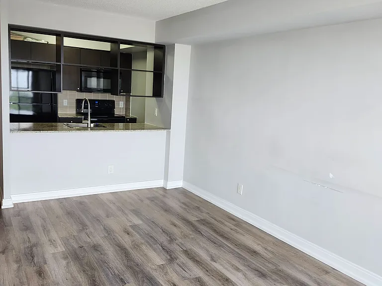 151 Village Green Sq #1910 — Photo 5