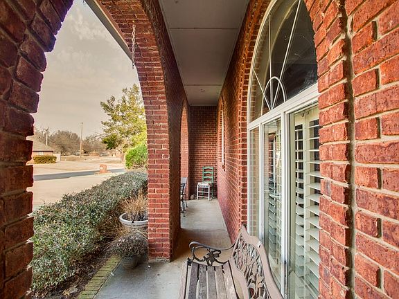 2nd image of 2301 Nicholas Oaks Dr