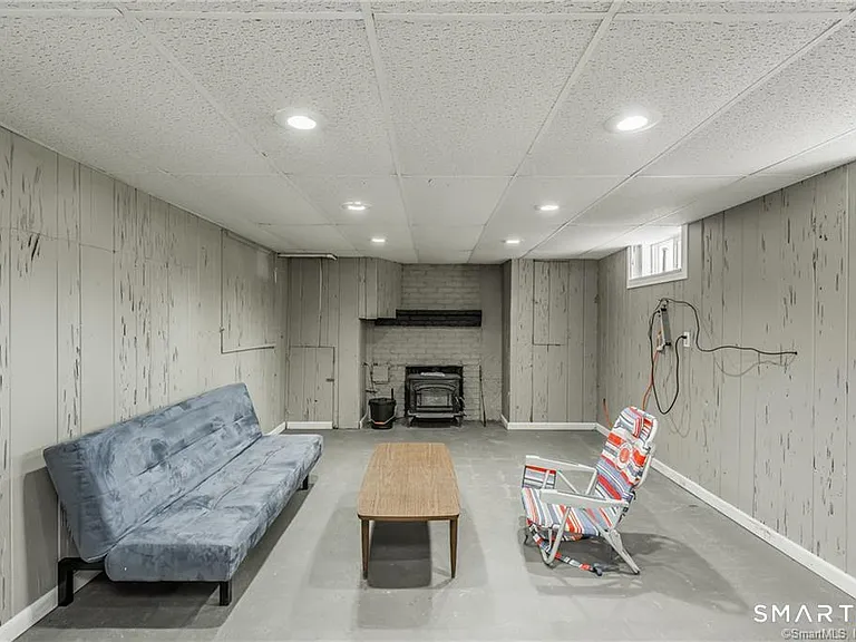 331 Auburn Rd — Photo 34